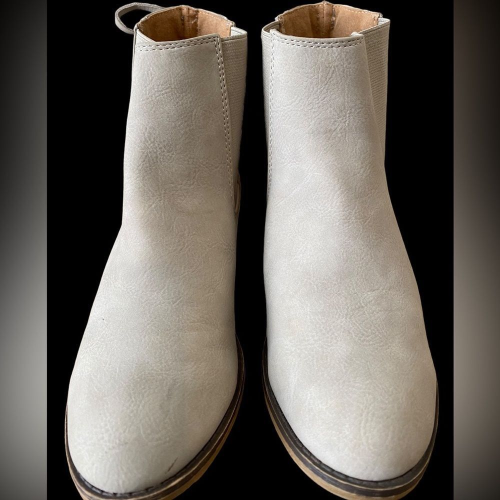 Women’s taupe slip on ankle boots vegan suede lace up back EUC size 7 - Picture 3 of 13
